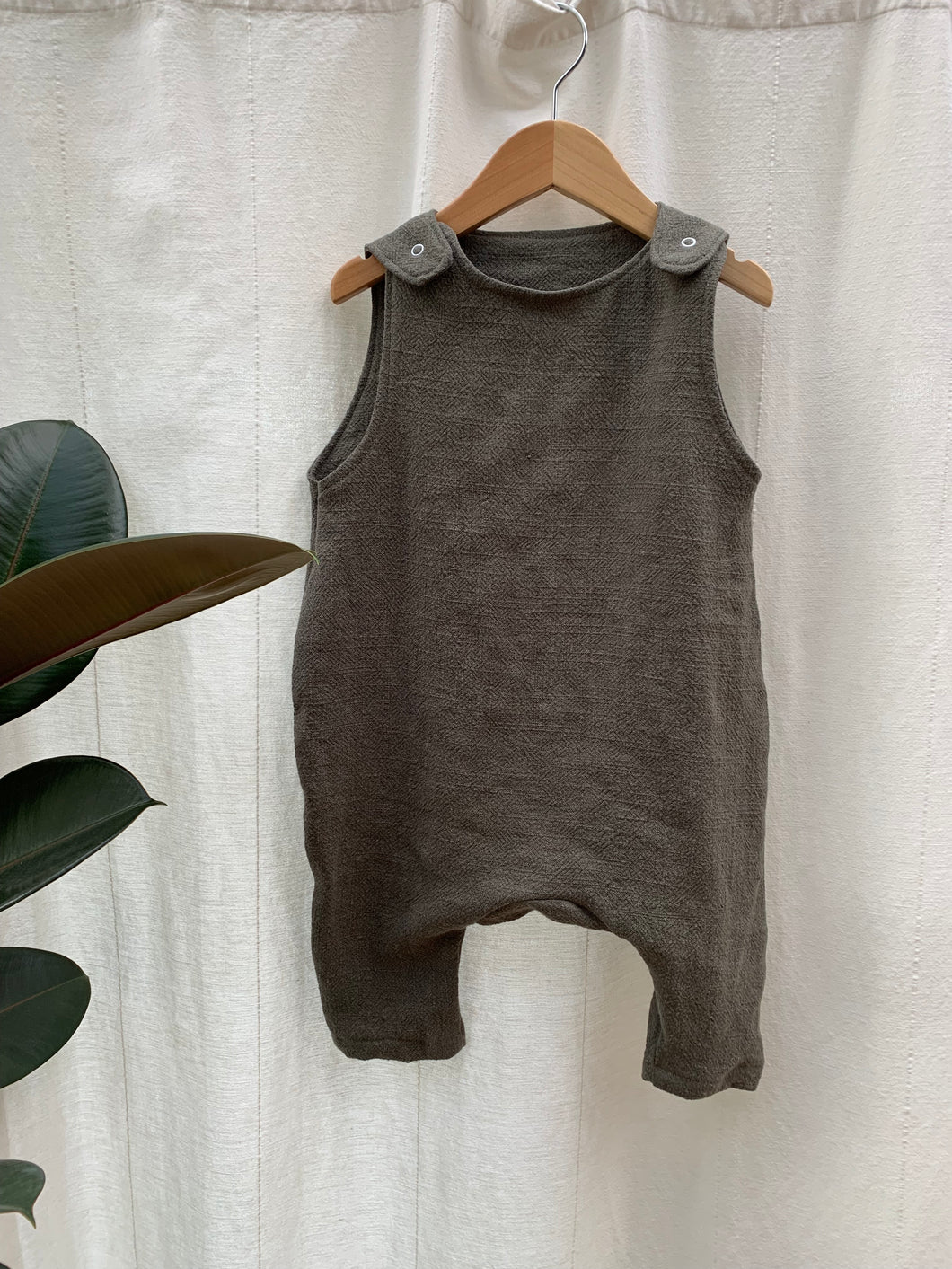 Pinafore pant romper | Grey sage green | 12-18 mths | Heavier weight